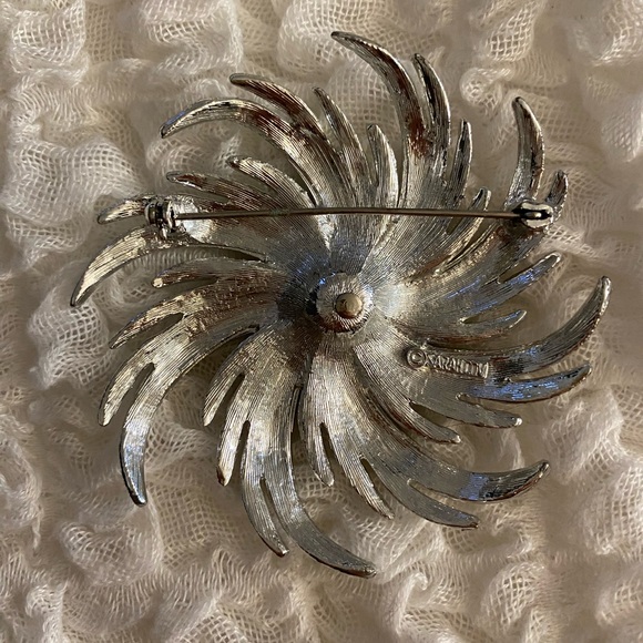 Vintage Sarah Coventry Silver Brooch with pearl centre - Picture 2 of 2